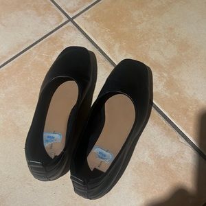 Closed black shoes for women, brand time and tru.Z:61/2.